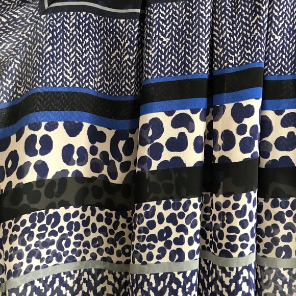 Patterned blue express top - Picture 3 of 3